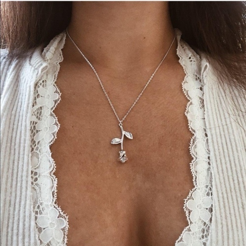 3/$30 🌹 Silver Rose Flower Pendant Necklace